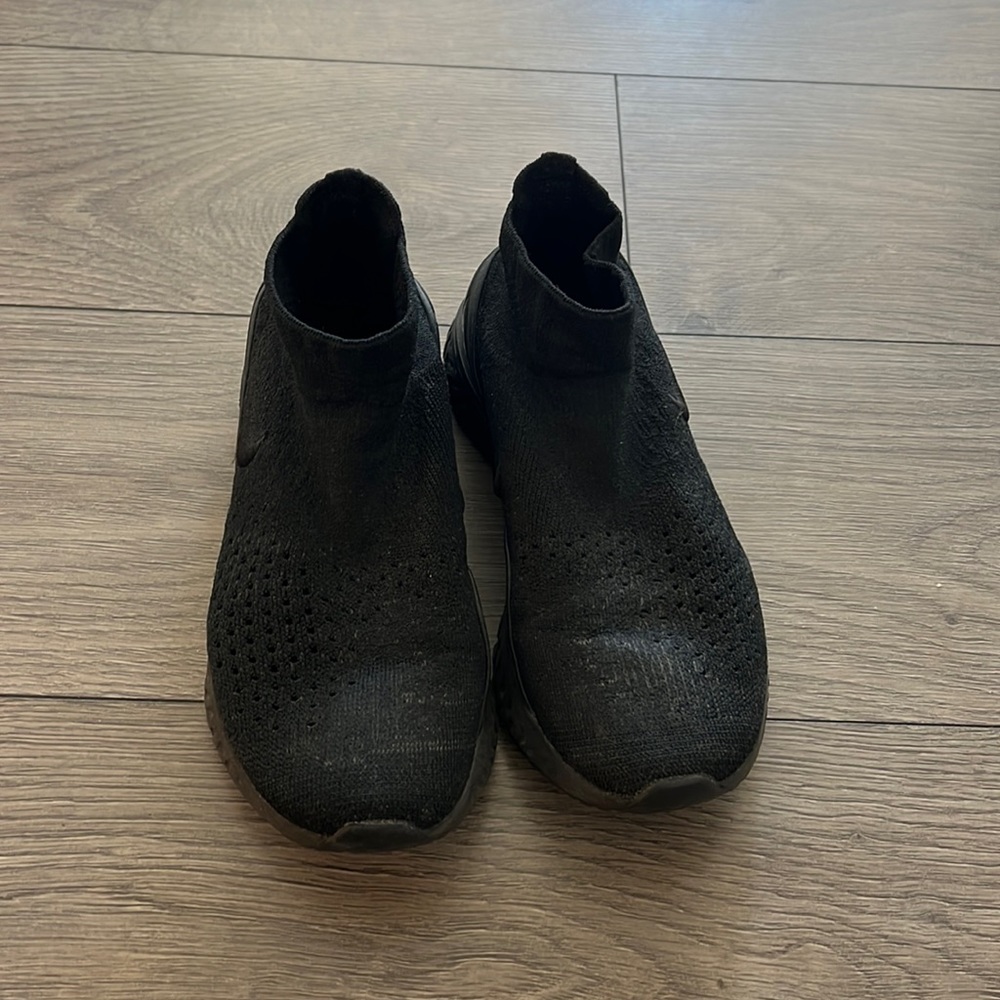 Nike react no laces all black barely worn